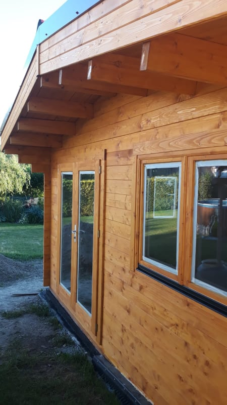 Naše realizace: zateplená zahradní chatka Wissous 19.9m²(5x4m) v jižních Čechách